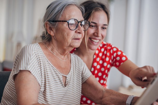 oudere vrouw met dochter