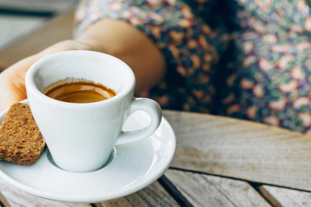 Koekje bij de koffie