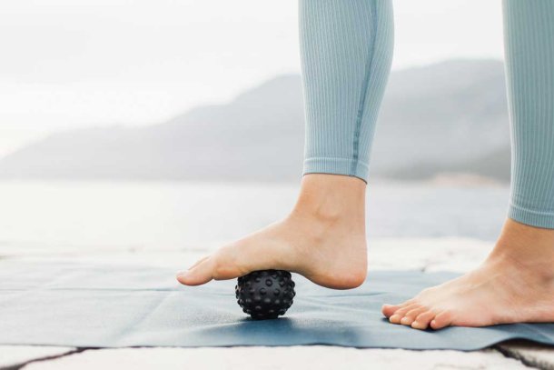 Vrouw doet voetoefeningen