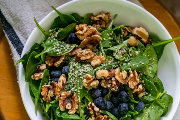 Spinaziesalade met noten