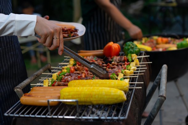 Barbecue met maiskolven